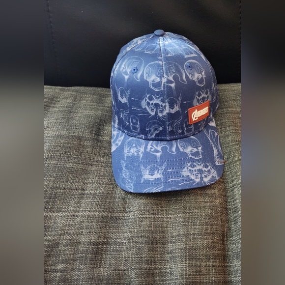 Disney Avengers hat - Picture 2 of 4